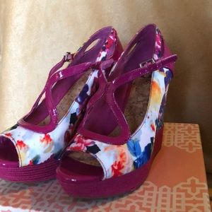 ✨👠 Gianni Bini Spring Wedge 👠✨